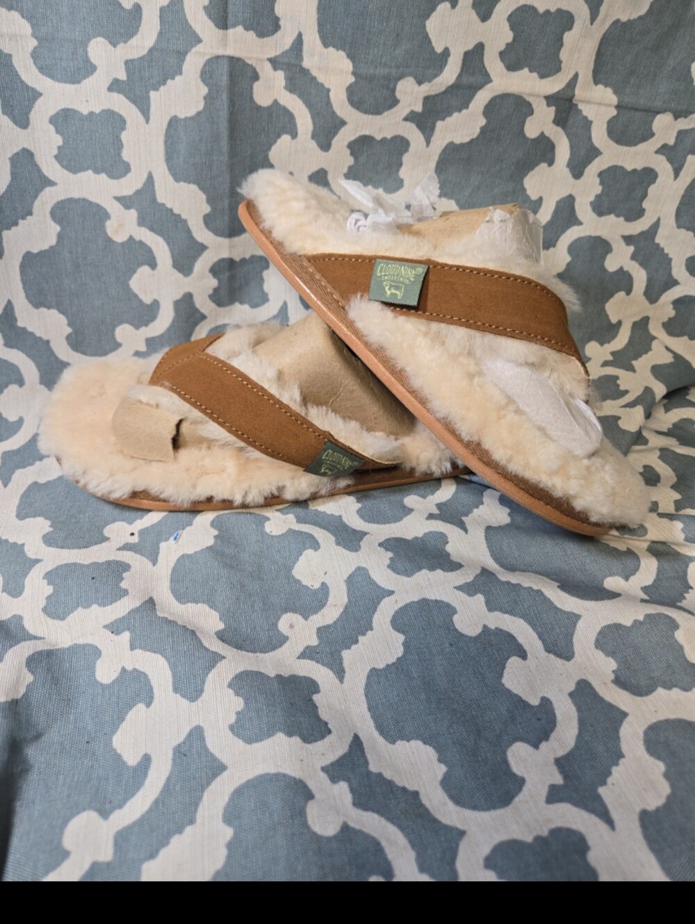 New Women’s cloudnine sheepskin thong  slippers sz7